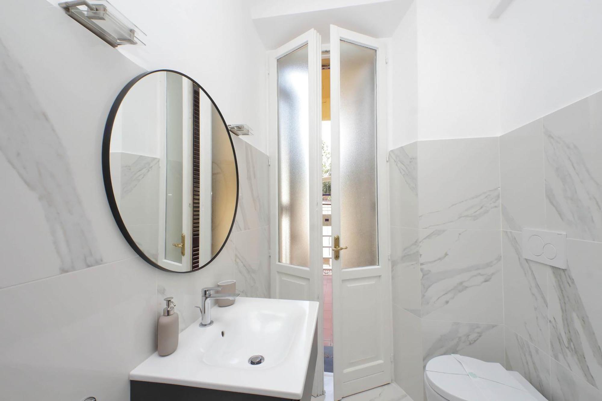 Ych-Comfortable 2 Bedrooms Flat Near Colosseum Рим Екстериор снимка