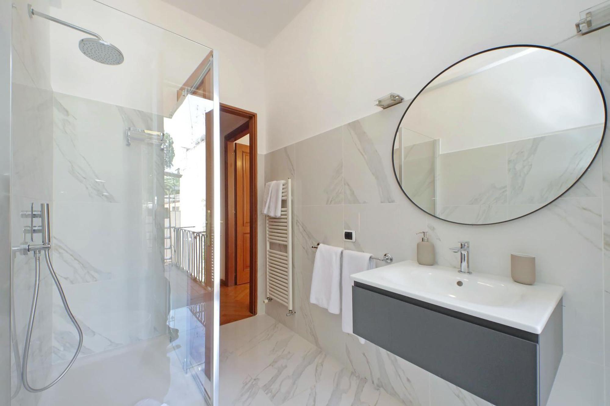 Ych-Comfortable 2 Bedrooms Flat Near Colosseum Рим Екстериор снимка