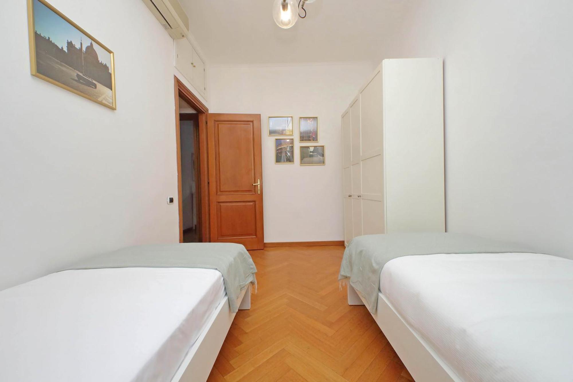 Ych-Comfortable 2 Bedrooms Flat Near Colosseum Рим Екстериор снимка