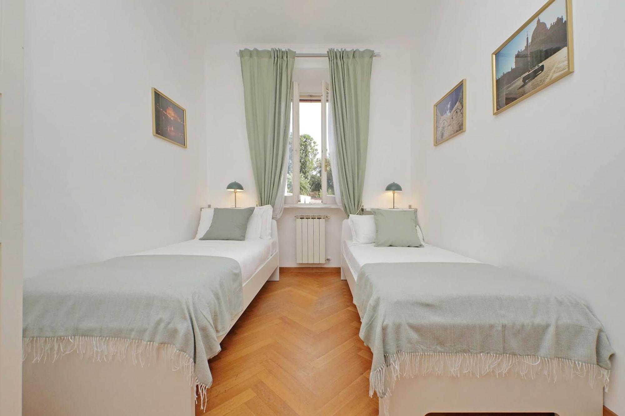 Ych-Comfortable 2 Bedrooms Flat Near Colosseum Рим Екстериор снимка