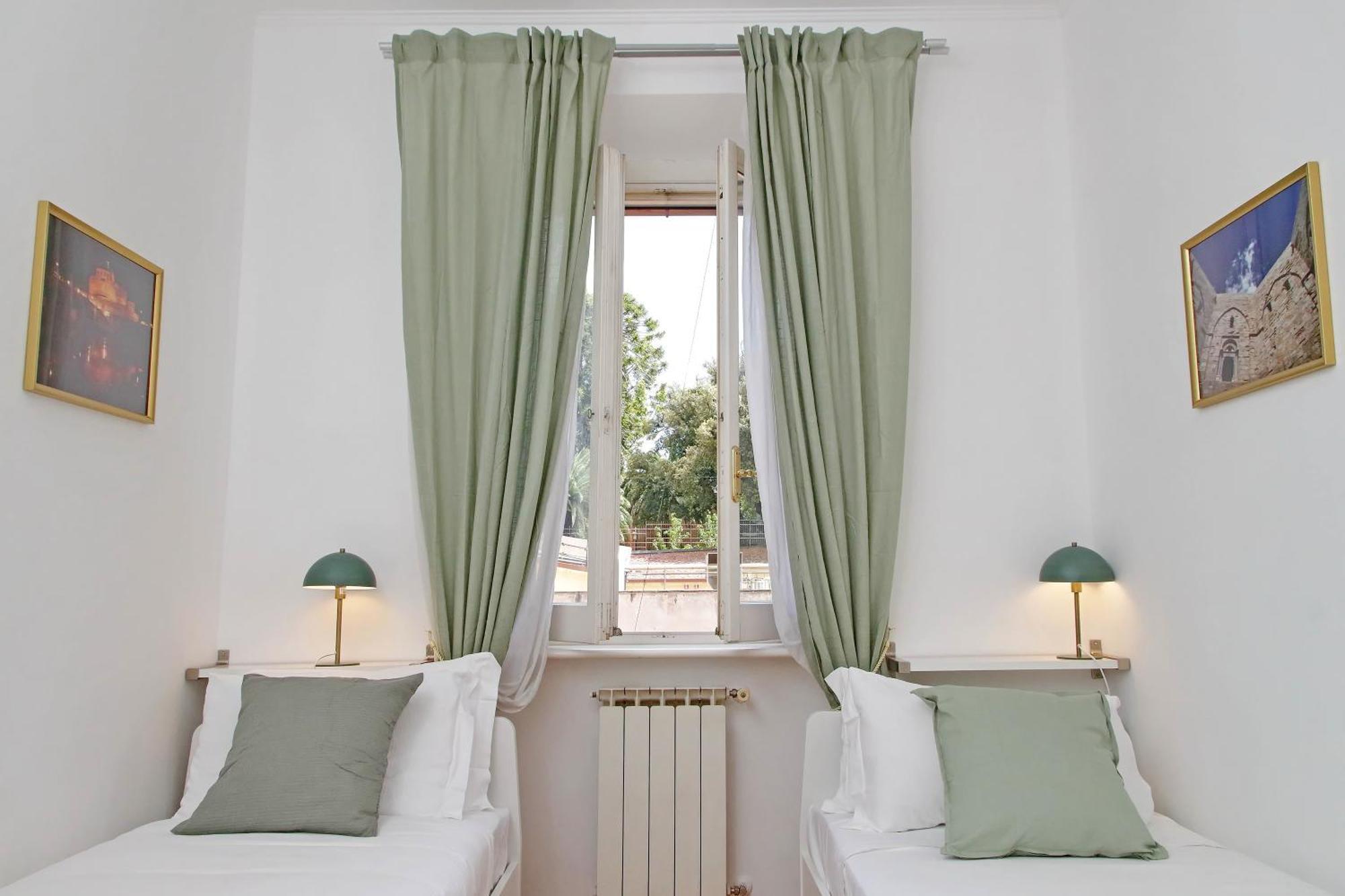Ych-Comfortable 2 Bedrooms Flat Near Colosseum Рим Екстериор снимка